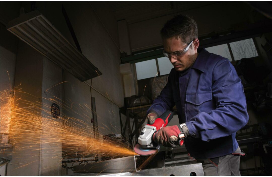 Milwaukee AGV15-125XE električna kutna brusilica sa regulacijom - Slika 4