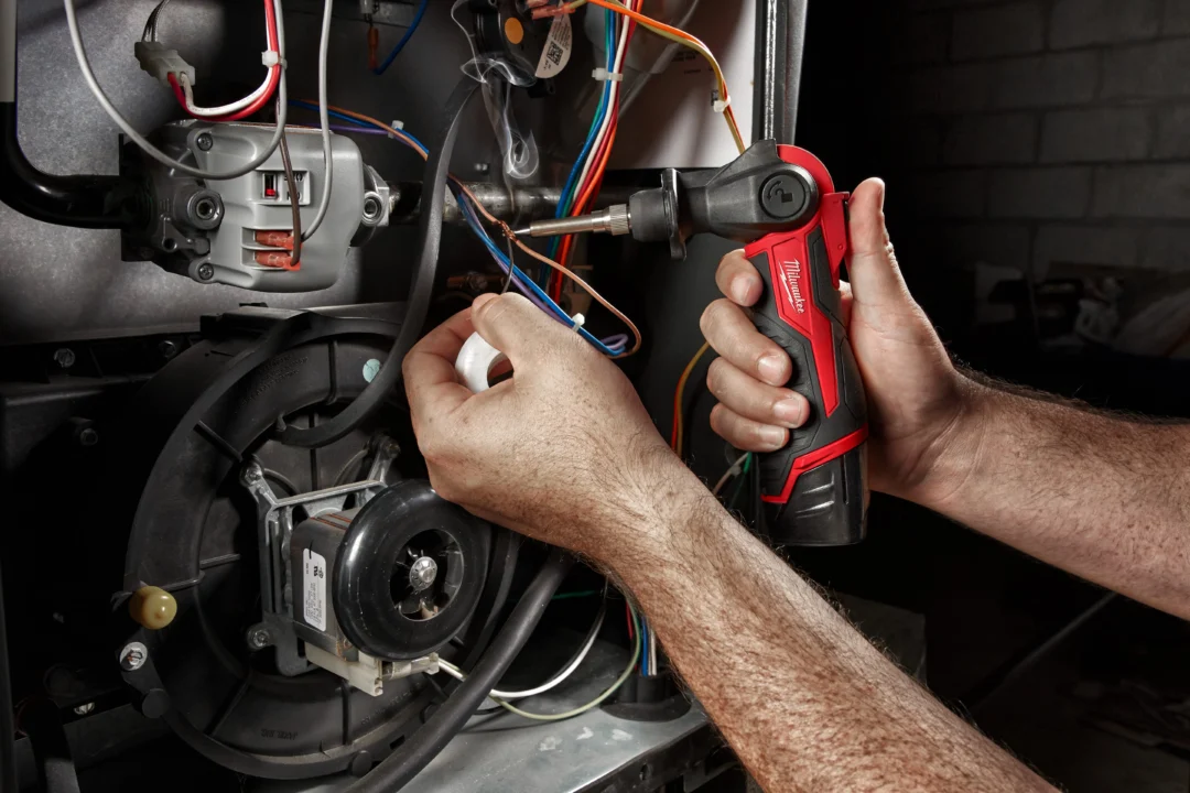 Milwaukee M12SI-201C akumulatorska lemilica - Slika 4