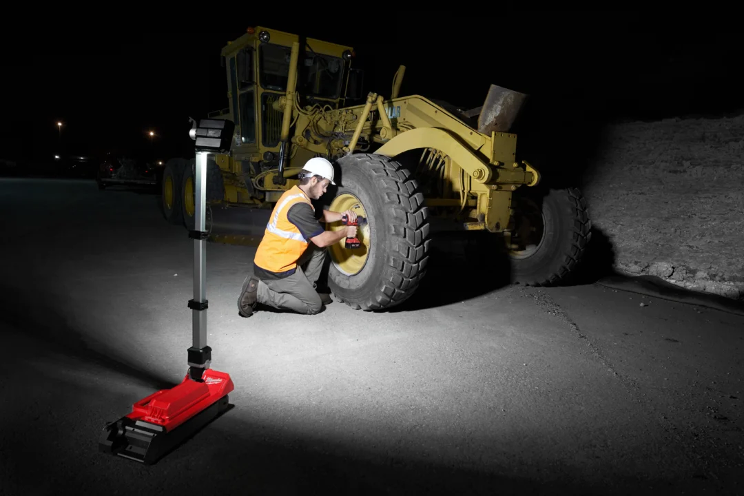 Milwaukee M18ONERSAL-0 aku. LED svjetiljka - Slika 4