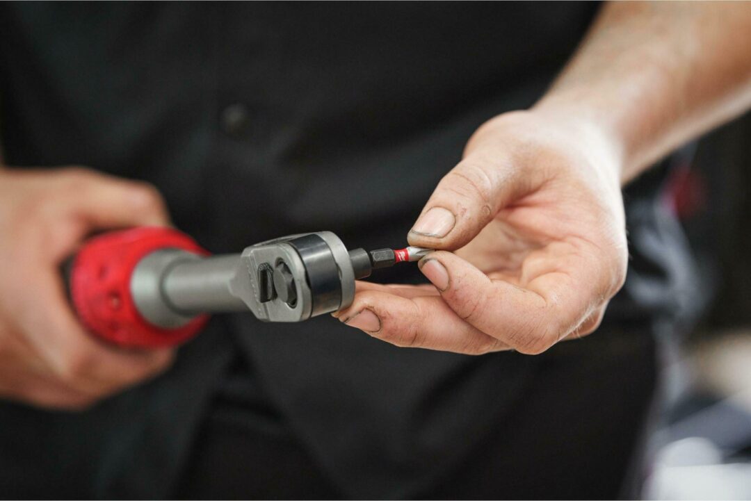 Milwaukee M12FPTR-202X akumulatorska prolazna račna - Slika 3