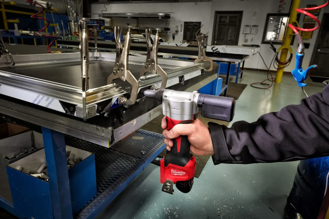 Milwaukee M12BPRT-201X akumulatorski zakovičar - Slika 4