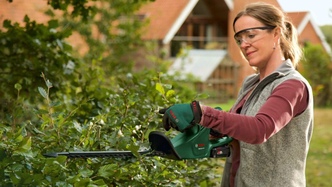 BOSCH aku škare za živicu EasyHedgeCut 18-52-13 1xAku 18V 2,0Ah - Slika 5