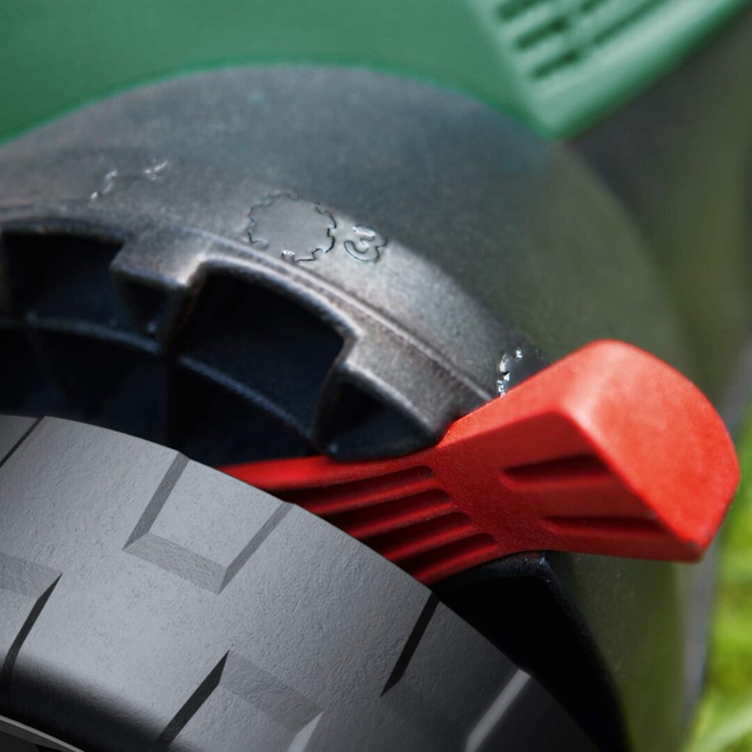 BOSCH električni prozračivač travnjaka UniversalRake 900 - Slika 3