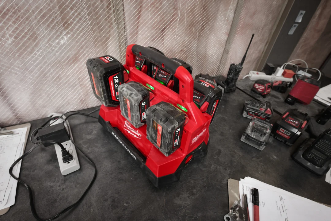 Milwaukee M18PC6 punjač 6X - Slika 4